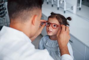 Защо зрението се влошава още в началното училище