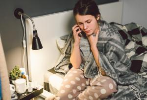 Виц: Жена звъни на „Спешна помощ“