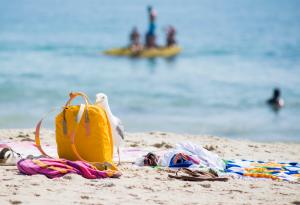 8 идеи как да опазите ценните вещи на плажа