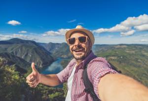 Селфито е по-опасно от срещата с акула