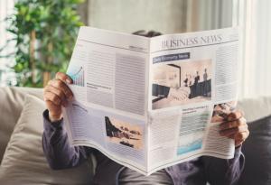 Виц: Жена към мъжа си - Стани веднага и изхвърли боклука!