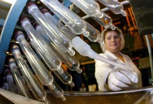 Задава се световен недостиг на презервативи