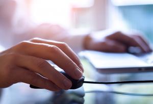 Оставяме кожата си в офиса. Буквално