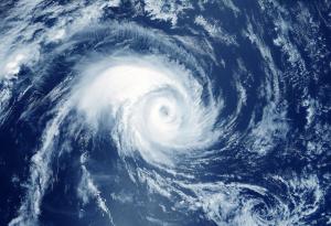 Рекордните океански температури увеличават риска от атлантически урагани