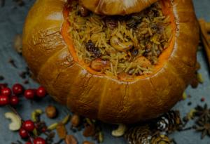 Гапама – арменска пълнена тиква с ориз, сушени плодове и мед