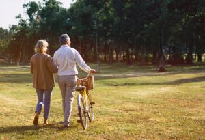 От коя страна на мъжа трябва да стои жената? 