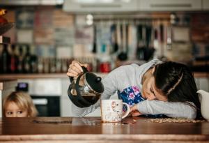 Всички съветват и критикуват майките 