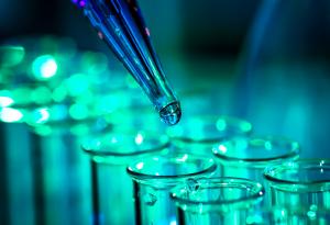 Учени синтезираха микроби, които превръщат въглеродния диоксид в алкохол