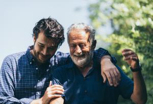 Виц: Гоше, на колко години е приятелката ти?