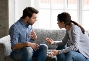 Вечерен виц: Изобщо не ме слушаш, когато говоря!