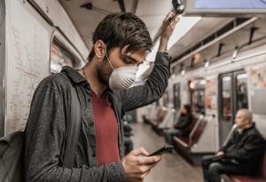 Ето как трябва да почиствате мобилния си телефон от COVID-19