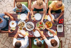 Да се посмеем: 12-те зодии в ресторант