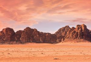 Китайският марсоход откри 16 геоложки клина под повърхността на Червената планета