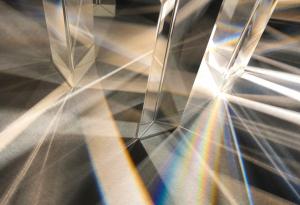 Германски физици създадоха най-тънкото оптично огледало