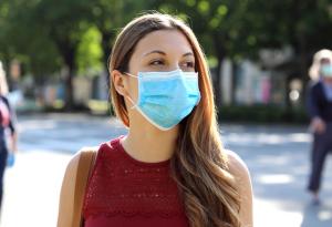 СЗО призова ваксинираните да не свалят маски заради Делта мутацията