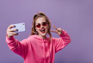 Защо е важно да „спасим“ тийнейджъра от инфлуенсърите