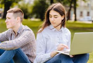 Виц: Предадох бял лист