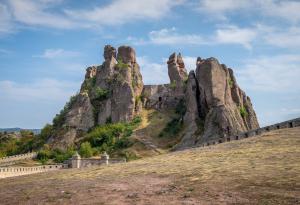 Илон Мъск се възхити на Белоградчишките скали и ги оприличи с нещо нереално