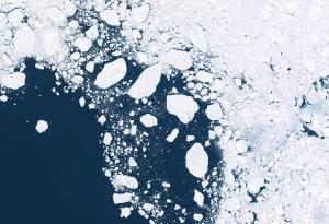Учени събират от арктическите ледове вековни данни за климата и околната среда