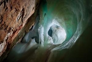 Тайни от 100 милиона години: Пещерата на ледените гиганти