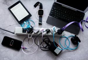 Общо зарядно устройство: ЕП се ангажира да намали електронните отпадъци