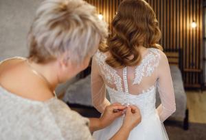 Виц: Ако не пускаш мъжа да пие бира с момчетата...