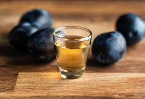 Виц: Колко чаши ракия пиете седмично?