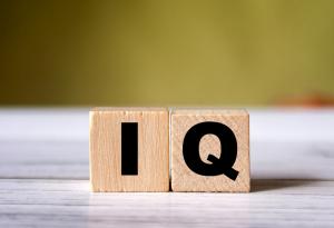 Коефициентът на интелигентност обикновено отразява качеството на образованието и ресурсите