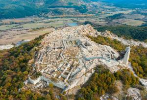 Перперикон: където легендите за Александър и Цезар оживяват