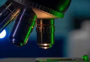 "Бащите" на квантовите точки, които придадоха цвят на нанотехнологията, спечелиха Нобелова награда за химия 