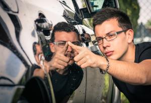 Виц: Габровец купува кола