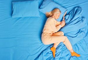 Позата за сън, която натоварва най-малко гръбначния ви стълб