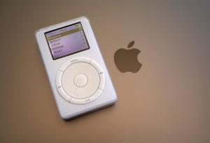 Apple прекратява производството на iPod