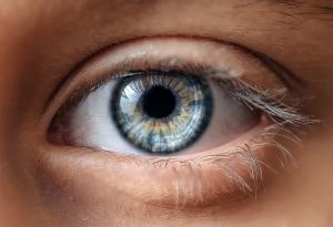 Учени създадоха устройство за откриване на черепно-мозъчни травми по очите