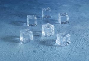 Китайски учени обясниха метода на образуване на лед с кубична структура