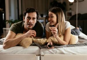 Виц: Ако знаеш само как не ми се ходи на гости у съседите!