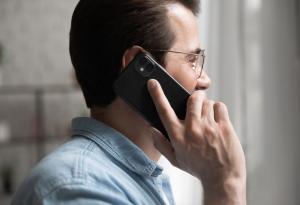 Виц: Към колко ще дойде пратката?