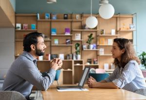 Виц: Умният мъж задава въпроса така