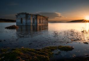„Потопената църква“ – безмълвен спомен от друго време