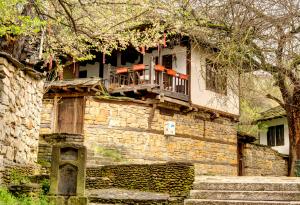 По калдъръма на времето: Разходка из стария Ловеч