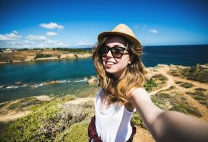 Неочакваната връзка между селфито и себеоценката