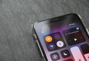 Какво се случва, ако не поставите телефона си в самолетен режим