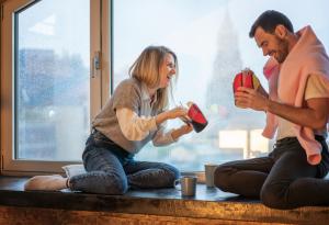 Виц: Е, какво ще правим в този дъждовен ден?