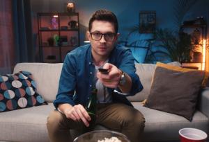 Виц: Баща гледа европейското по футбол