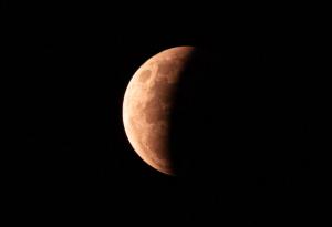 Гледайте онлайн най-дългото частично лунно затъмнение за последните 581 години!