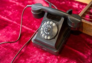 Виц: Русия. Звъни телефонът в КГБ