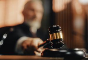 Виц: Съдят тъща за кражба от супермаркет