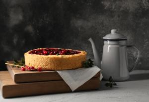 Виц: Ходи хапни тортичка