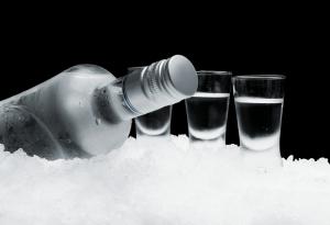 Руски учени създадоха водка, която не предизвиква махмурлук. Случайно