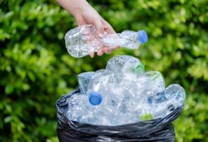 Рразработиха саморазграждаща се пластмаса, която ще помогне за намаляване на замърсяването 